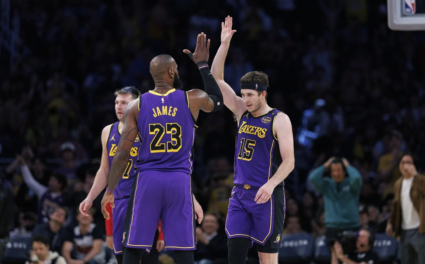 里程碑夜新奥尔良鹈鹕豪取连胜；CBA常规赛清晨刷纪录；悬念犹存；训练强度明显提升的简单介绍