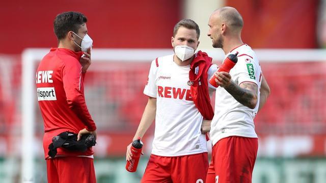 清晨体能课后，浙江队回应争议备战德甲，更衣室稳定，团队化学反应显著(积极与党靠拢的句子)