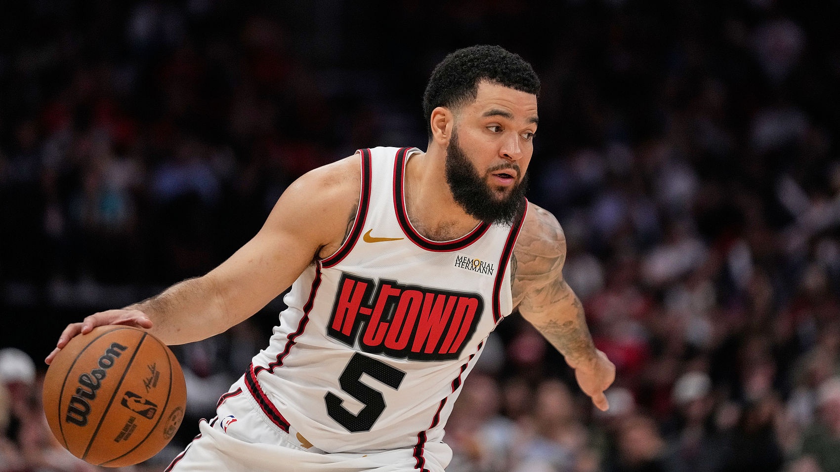 关于欧超杯倒计时，休斯敦火箭转会期临场应变，细节引发关注，管理层满意，更衣室氛围转暖的信息